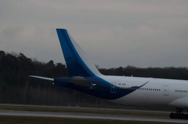 Flugzeug Oder Der Nähe Des Flughafens — Stockfoto