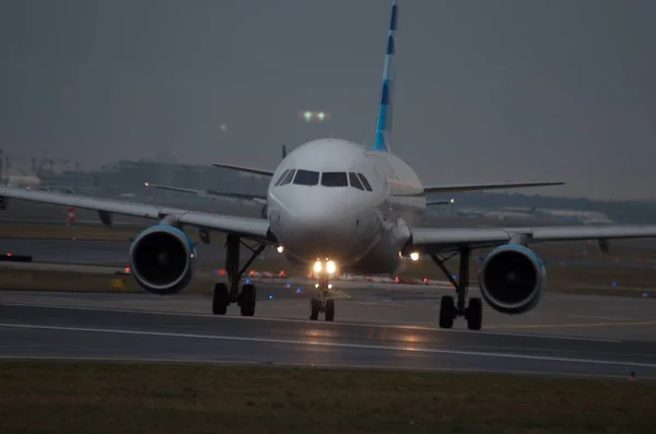 Vliegtuig Nabij Luchthaven — Stockfoto