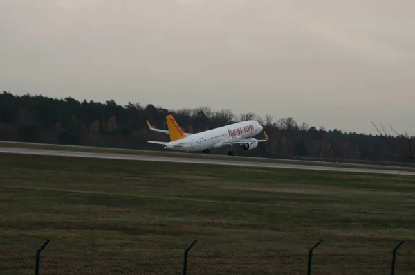 Vliegtuig Nabij Luchthaven — Stockfoto