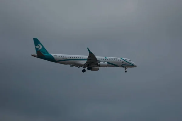 Flugzeug Oder Der Nähe Des Flughafens — Stockfoto