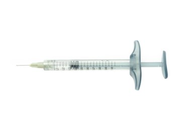 Beyaz arkaplanda izole edilmiş plastik şırınga
