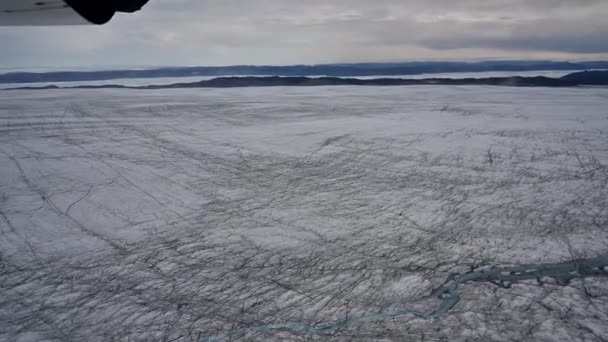 Vuelo sobre glaciar en bahía de hielo en avión — Vídeos de Stock