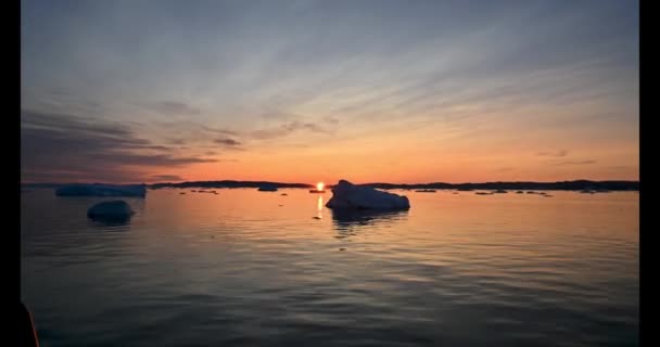 Плавучі льодовики в затоці Діксо (Західна Гренландія). — стокове відео