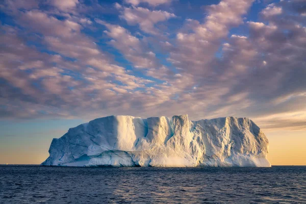 Groenlandia Ilulissat glaciares en el océano en la noche polar —  Fotos de Stock