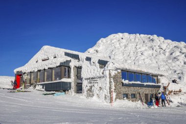 Low Tatras Chopok 'taki vadileri, gölleri ve nehirleri olan güzel bir manzara.
