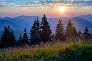 Büyük Fatra 'da vadileri, gölleri ve nehirleri olan güzel bir manzara.