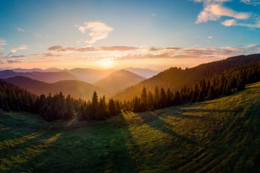Büyük Fatra 'da vadileri, gölleri ve nehirleri olan güzel bir manzara.