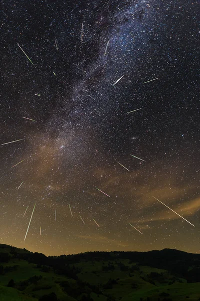 High Tatras 'ta vadileri, gölleri ve nehirleri olan güzel bir manzara.
