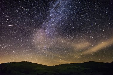 Meteor yağmuru Perseus Samanyolu ile
