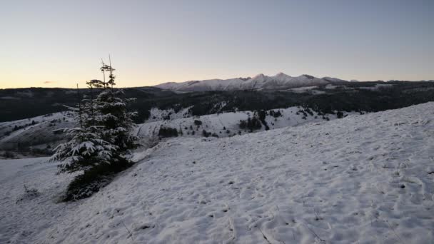 Belianske Tatras ao nascer do sol no inverno com neve timelapse vídeo — Vídeo de Stock