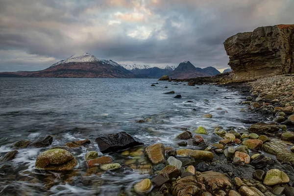 Elgol und die Black Cullin Mountains, Isle of Skye, Äußere Hebriden, Großbritannien — Stockfoto