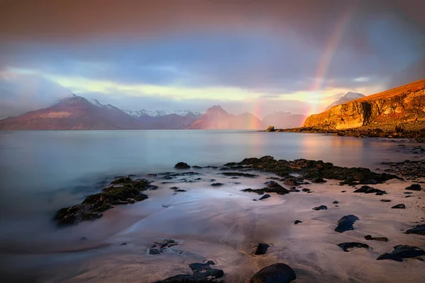 Port Elgol und die Black Cullin Mountains, Isle of Skye, Äußere Hebriden, Großbritannien — Stockfoto