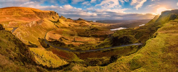 Straßenschild mit Aufklebern in Quiraing, Isle of Skye, Schottland — Stockfoto