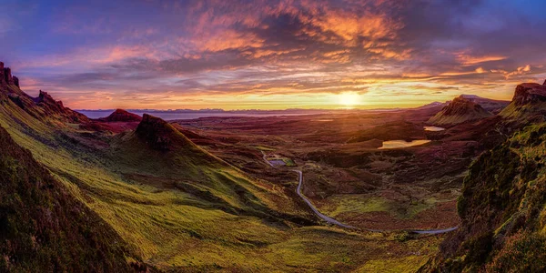 Straßenschild mit Schafen in Quiraing, Isle of Skye, Schottland — Stockfoto