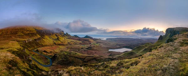 Segnaletica stradale al tramonto a Quiraing, Isola di Skye, Scozia — Foto Stock