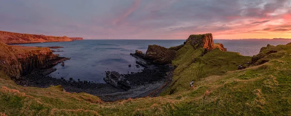 日出时分苏格兰海岸的兄弟角 — 图库照片