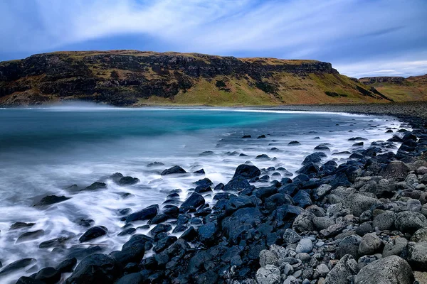 Sonnenuntergang über dem Strand von Talisker Bay, Isle of Skye, Schottland — Stockfoto