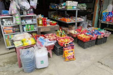 Tipik Vietnam yemekleri ve taze sebzeli bölgesel sağlıklı yemekler.