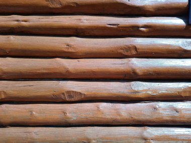 Ahşap kütüklerden boyanmış duvardan yapılmış kahverengi arka plan