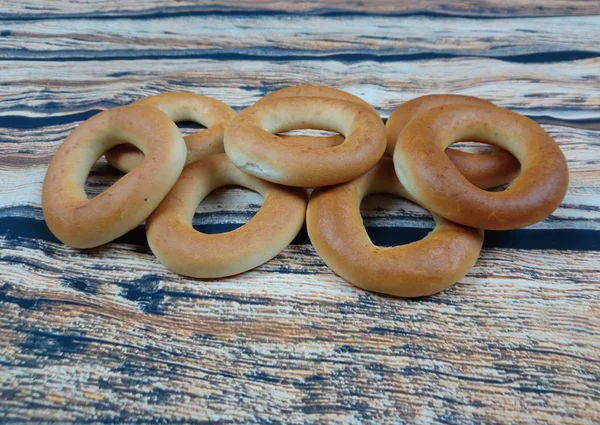 Vackra Färska Bagels Ligger Bordet — Stockfoto