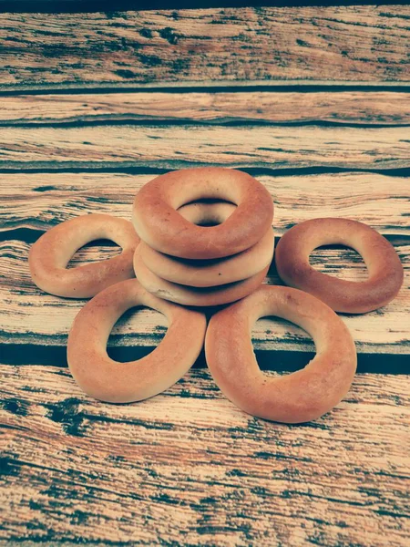 Färska Och Välsmakande Bagels Ligger Bordet — Stockfoto