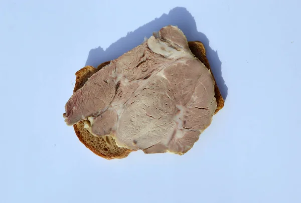 Sandwich Ham Lezat Terletak Pada Latar Belakang Putih — Stok Foto