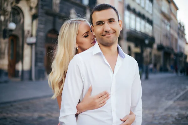 Smiling couple in love outdoors, lviv. summer — Stock Photo, Image
