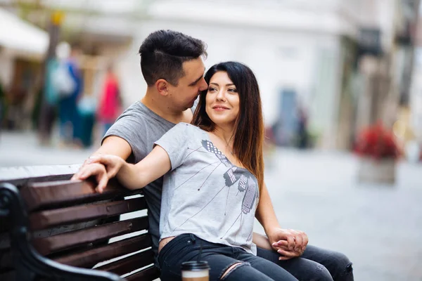 Couple amusez-vous en ville. Lviv — Photo