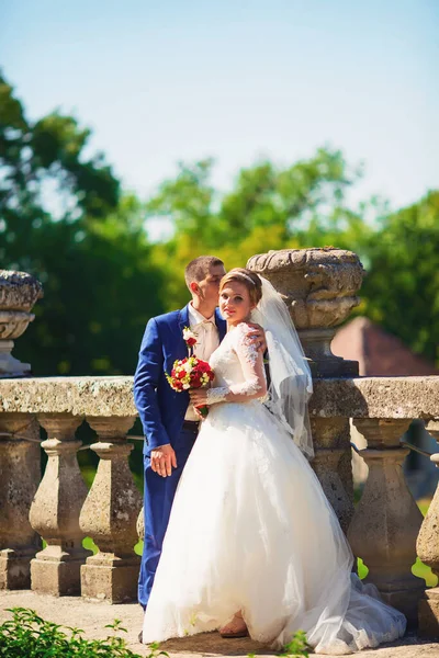 Wedding couple, bride in white wedding dress and groom walking in the woods, dancing and smiling — Stock Photo, Image