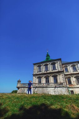 Yaz ormanında harika bir gelin ve damat