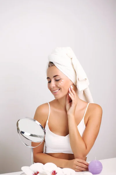 Cute girl, towel on head, beauty concept, skincare, spa, treatment — Stock Photo, Image