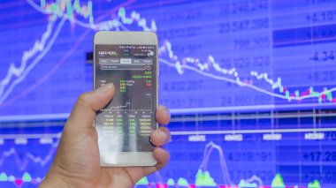 iş el tutun ve akıllı telefon veya cep telefonu o dokunmatik ekran