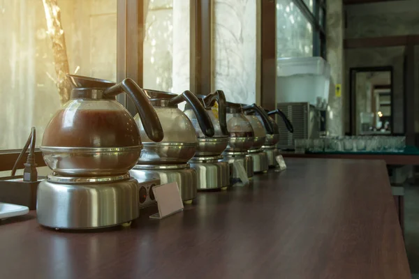 Café caliente jarra de freno conjunto para el servicio, muchas jarra de cof caliente — Foto de Stock