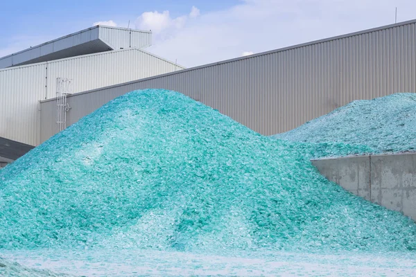 Imagen de vidrio usado para reciclar en la industria, vidrio roto recy —  Fotos de Stock