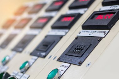düğmesine basın ve elektrik ışığı dev ile kontrol panelinde ekran