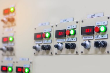 düğmesine basın ve elektrik ışığı dev ile kontrol panelinde ekran