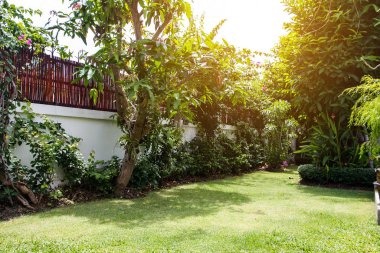 Küçük bahçe güzel köşesi, dekorasyon bahçe ve la