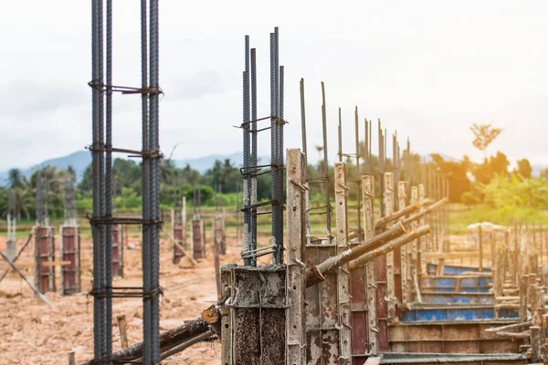 Barra in acciaio per lavori di costruzione in calcestruzzo, malta in cemento armato strutturale — Foto Stock