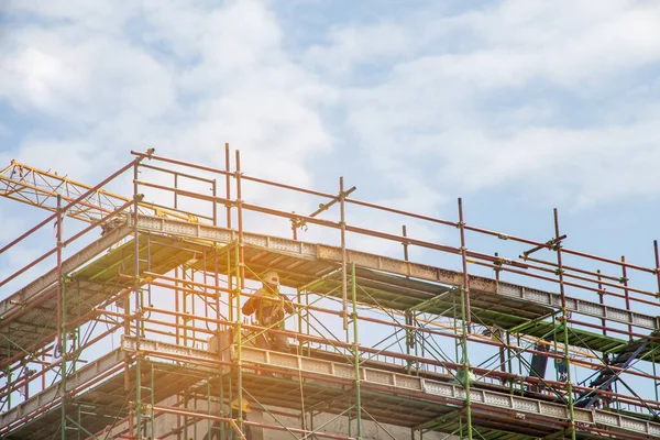 Sacco Torre Cantiere Con Gru Costruzione Con Sfondo Cielo Blu — Foto Stock