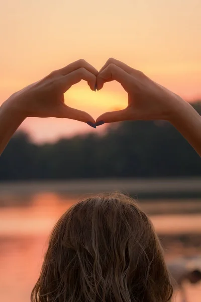 Woman Showing Heart Sign — Stock Photo, Image