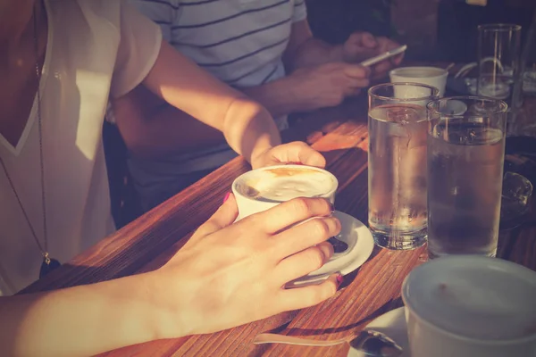 Kaffe Dricker Nära Upp Skott — Stockfoto