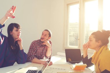 İş süreci. Çalışma ekibi yakın atış