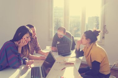 İş süreci. Çalışma ekibi yakın atış