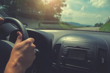 Araç sürücüsü yakın çekim yukarı