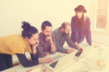 İş süreci. Çalışma ekibi yakın atış