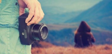 Kamera yakın çekim yukarı elinde