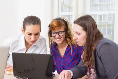 İş süreci. Çalışma iş kadınları atış kapatın