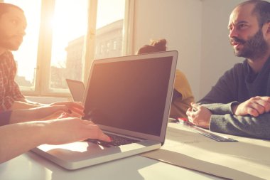 İş süreci. Çalışma ekibi yakın atış