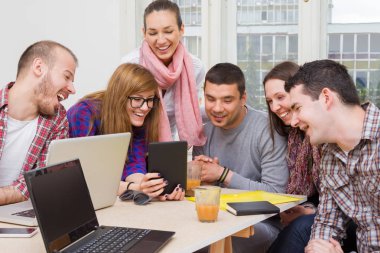 İş süreci. Çalışma ekibi yakın atış