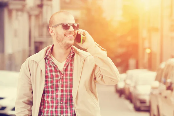 Primer Plano Hombre Que Usa Teléfono Inteligente Móvil —  Fotos de Stock